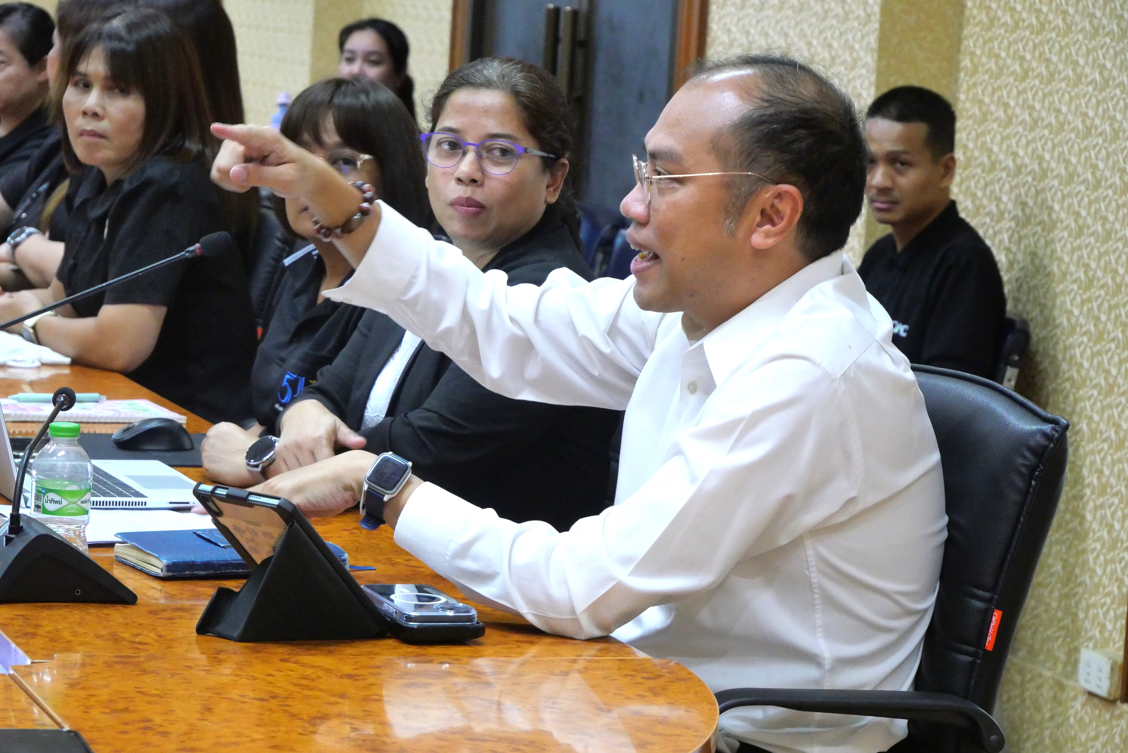title - รองเลขาธิการ ส.ป.ก. ประชุมติดตามความก้าวหน้าการส่งเอกสารเบิกจ่ายผ่านระบบสารบรรณอิเล็กทรอนิกส์ (e-Office) ของสำนักบริหารกลาง 